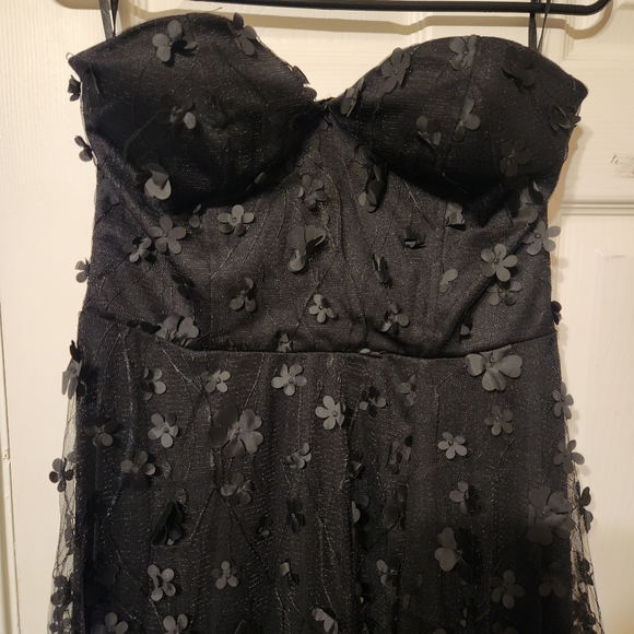 Beautiful Black Strapless Floral Gown | Sz XL - Picture 2 of 10